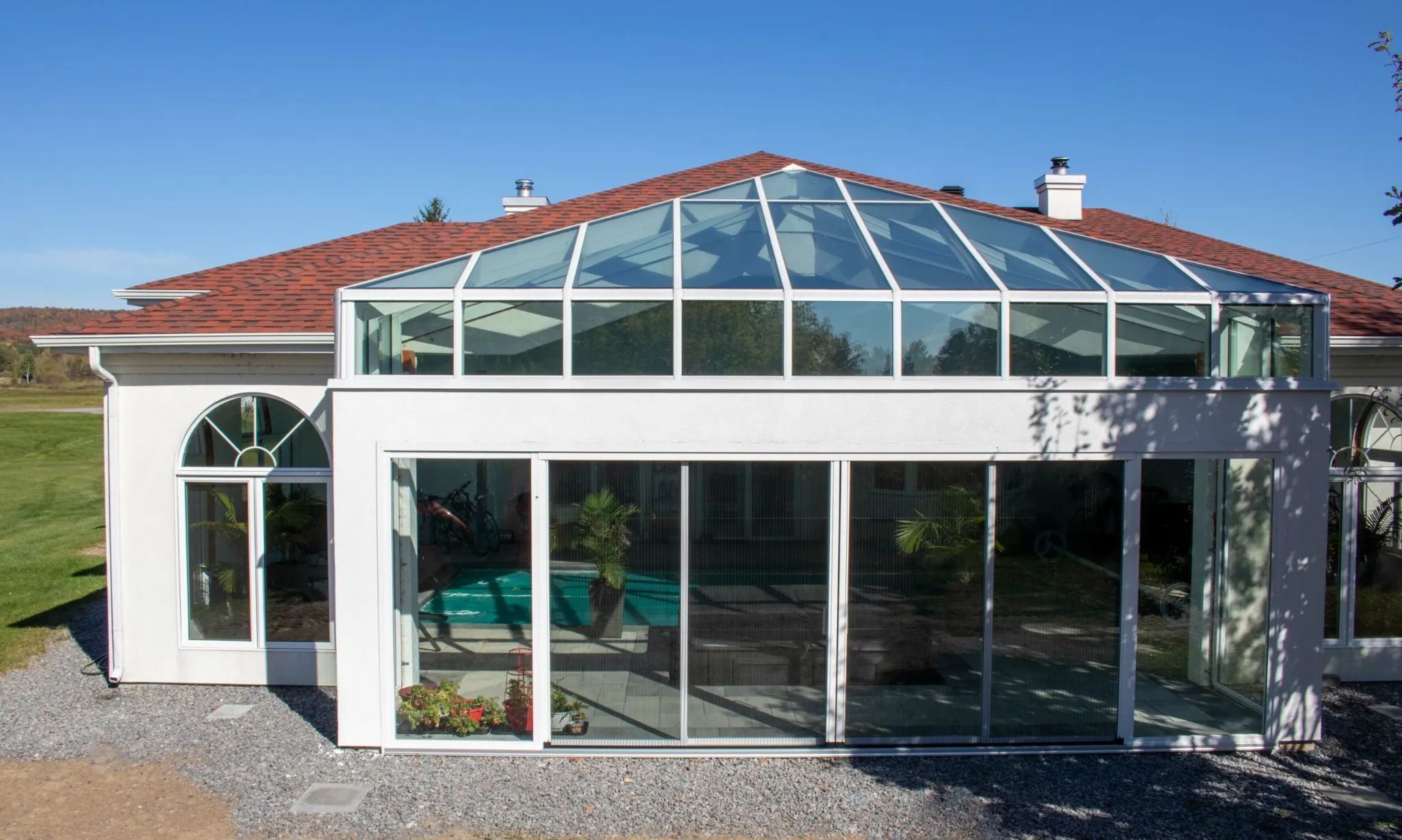 Toit verrière vue de face — solarium sur mesure, Solarium Québec